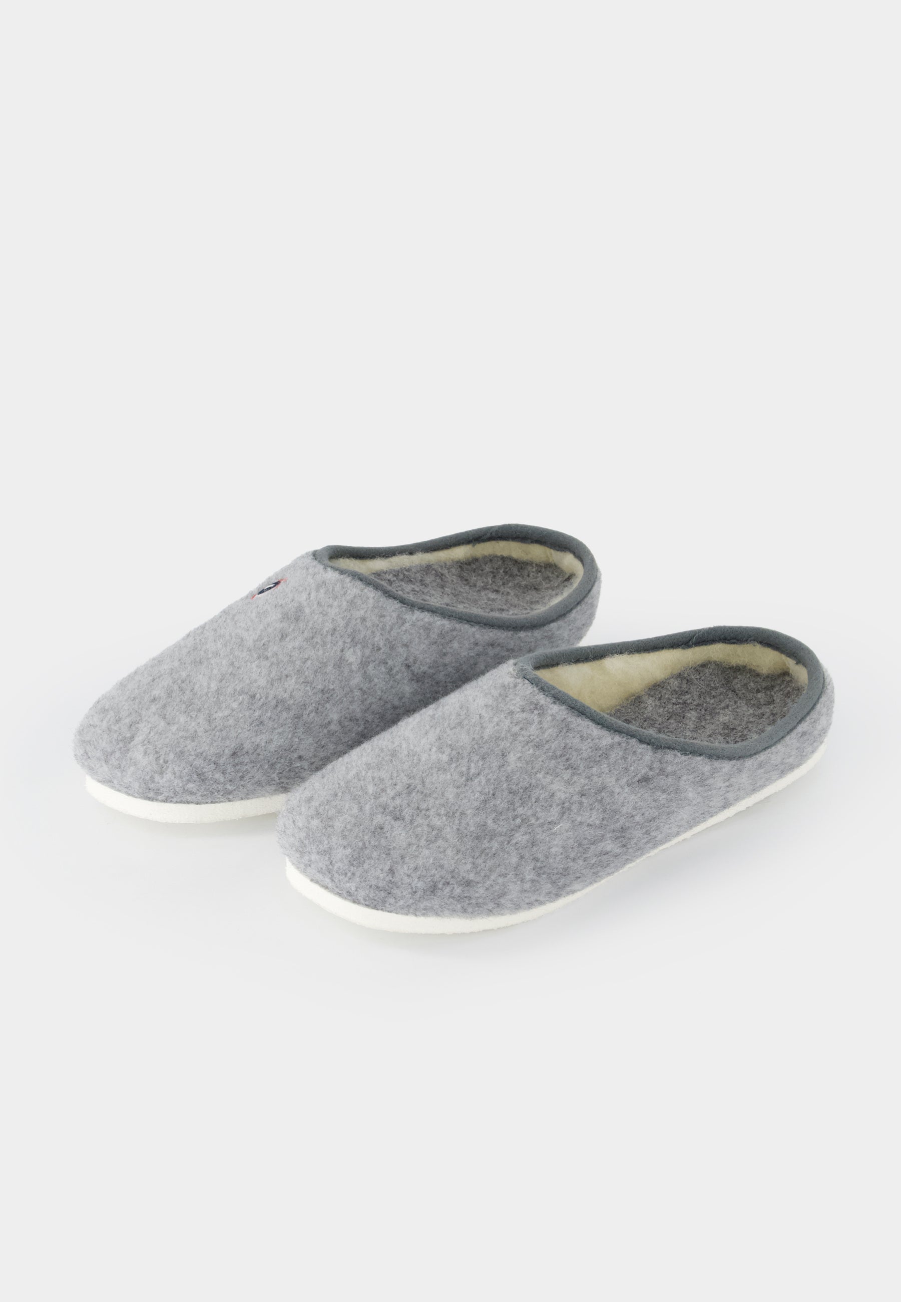 Grey indoor slippers - Claudio Grey China