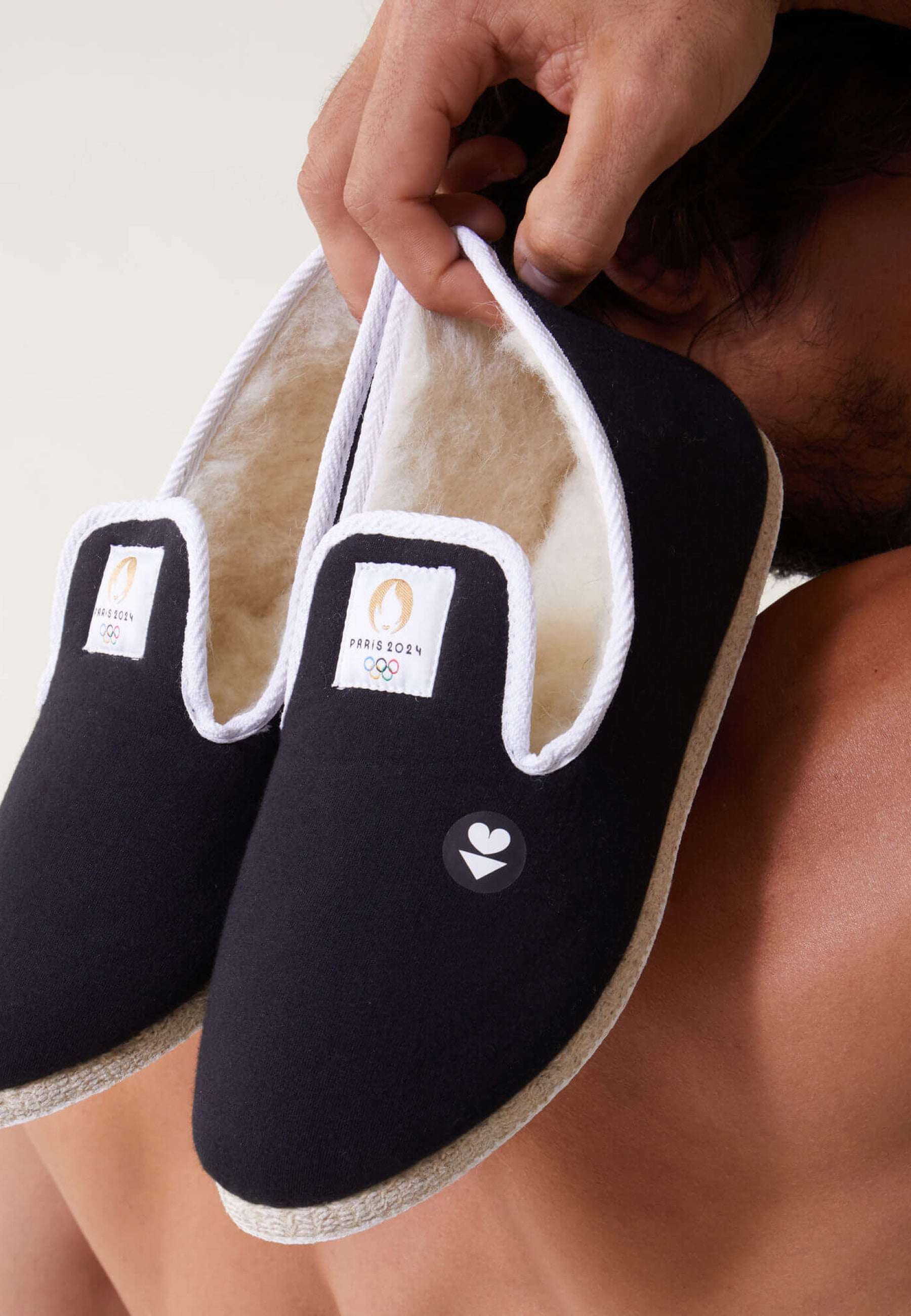 Chaussons d'intérieur en laine - Charentaises Noir Paris 2024