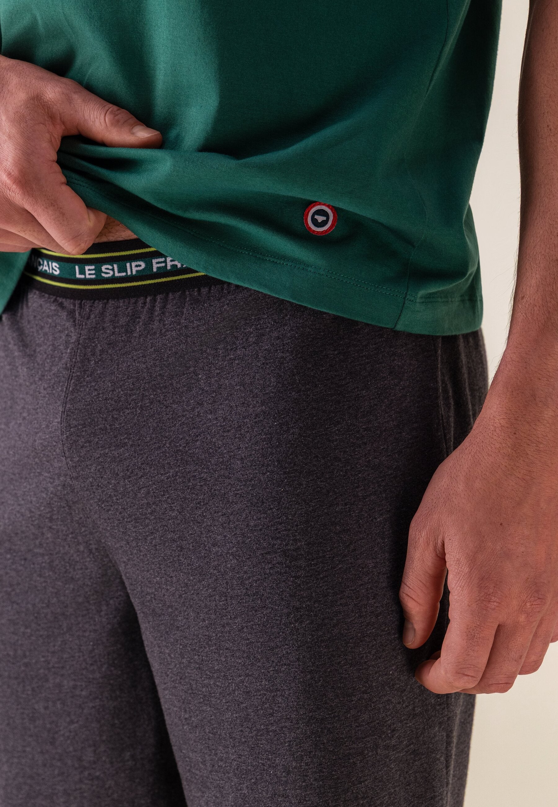 Ensemble pyjama haut et short en coton - Pyjama Haut Manches Courtes Formidable Vert Forêt Et Bas De Pyjama Court Invincible Gris Anthracite