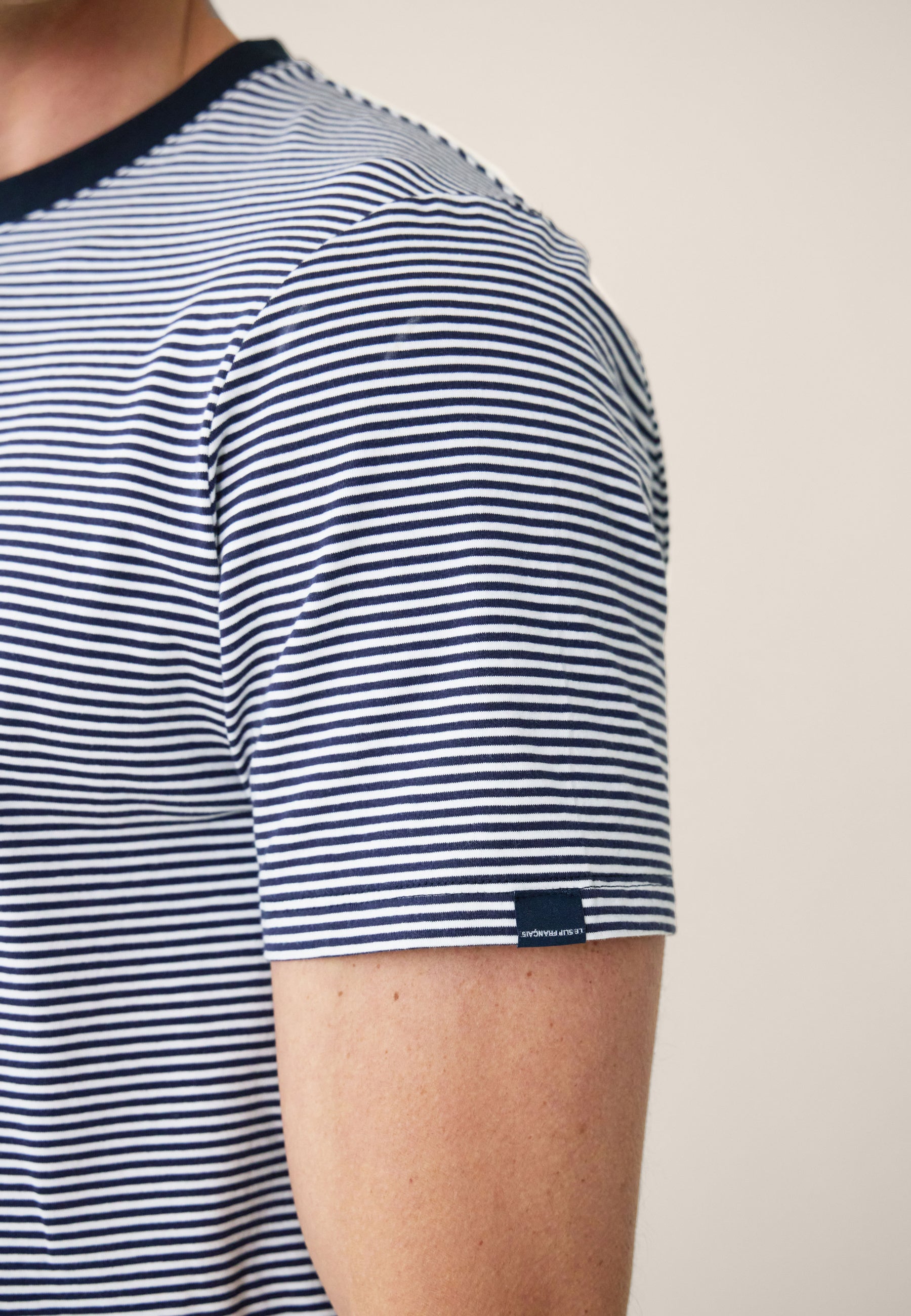 Charger la vidéo: Ensemble pyjama haut marinière et short bleu marine en coton - Pyjama Haut Manches Courtes Et Bas De Pyjama Court Jeason Marine Marinière